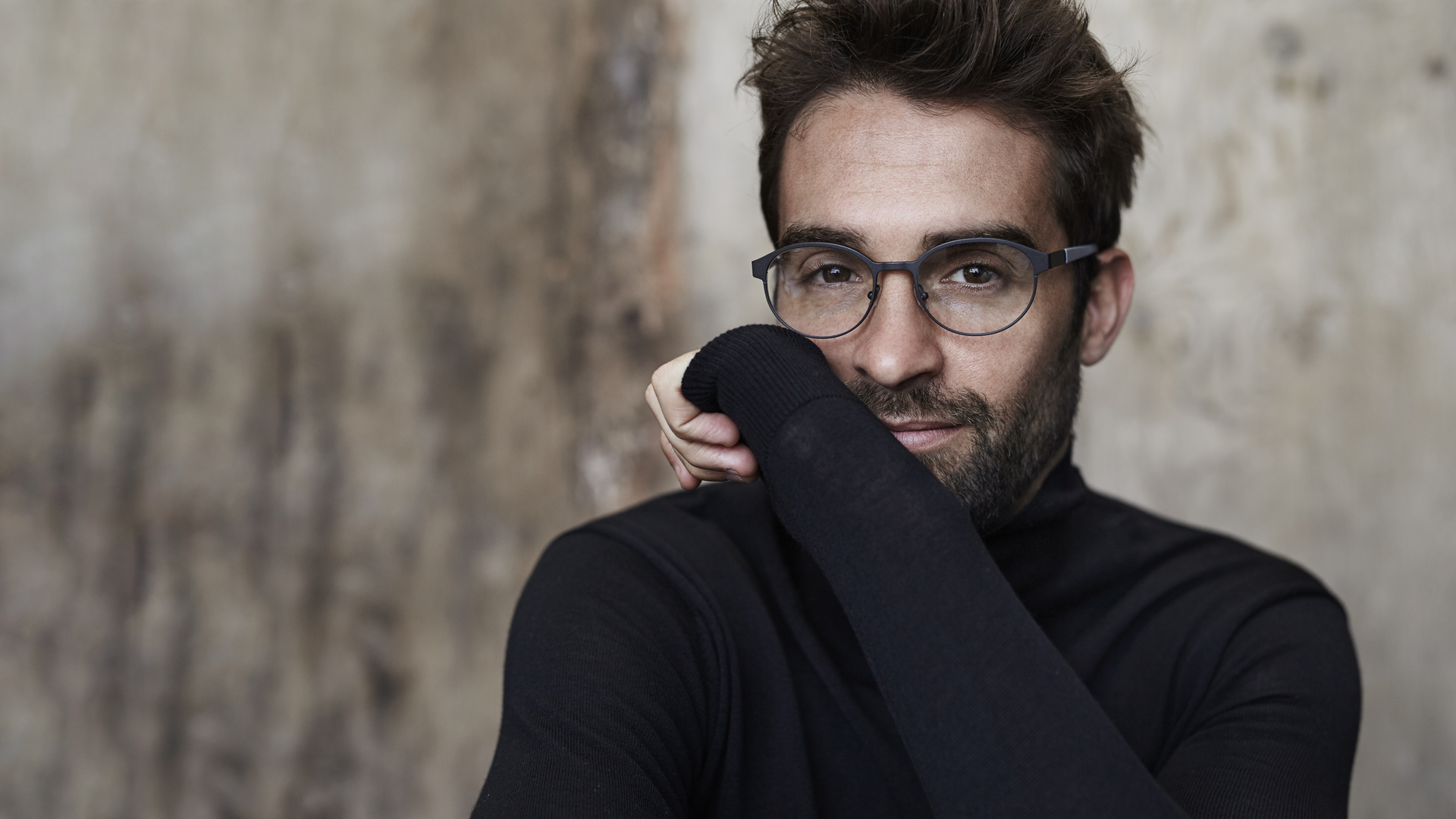 Man wearing fashionable eyewear